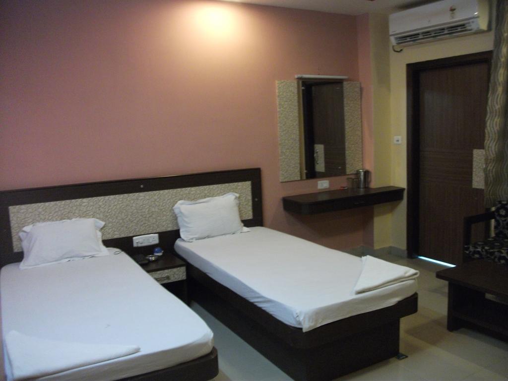 Hotel Parshuram Γουβαχάτι Εξωτερικό φωτογραφία